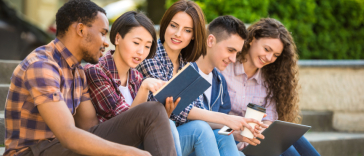 Welcher Weg passt am besten zu Ihren Karrierezielen? Direkteinstieg, Master, Promotion oder Traineeprogramm?